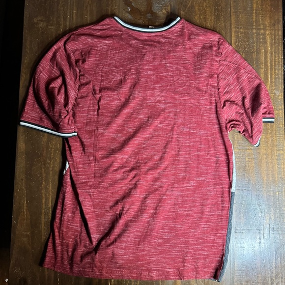 Men's Red & Gray Colorblock Henley Shirt by Distortion XL - Picture 3 of 7